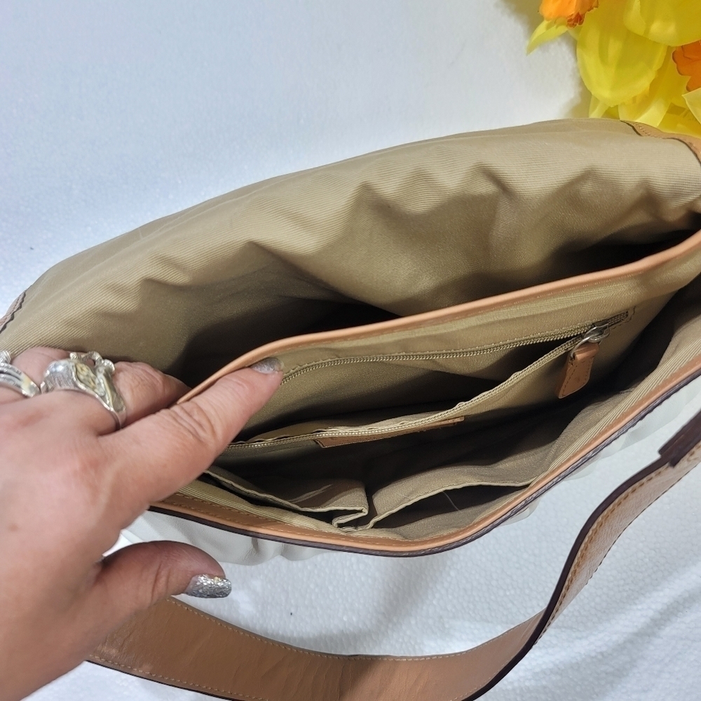 COACH WOMEN WHITE AND TAN BAG - Picture 5 of 9